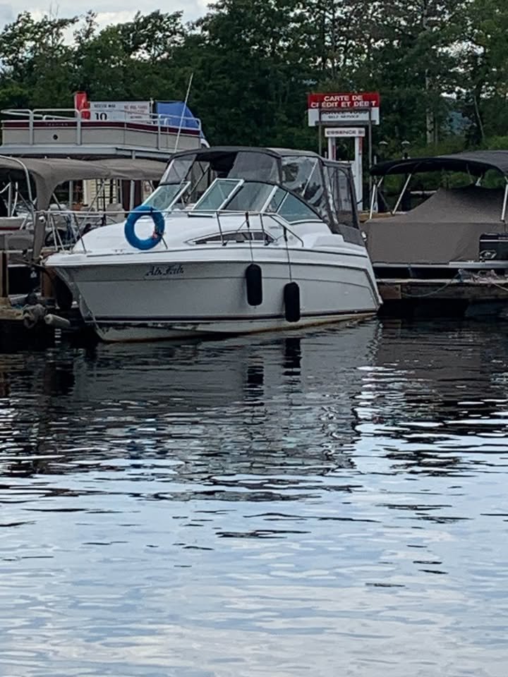 1996 Carver express 250