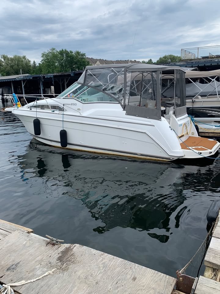 1996 Carver express 250