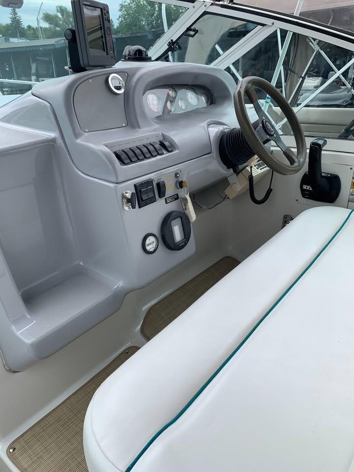 1996 Carver express 250