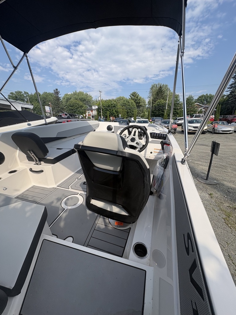 Starcraft SVX 18 OB 2026 Suzuki 140HP