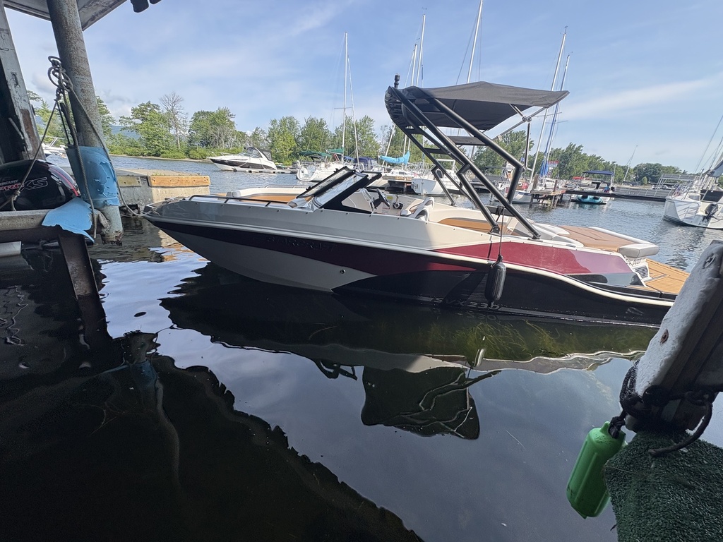 Starcraft SVX 230 IO Mercruiser 6.2L 300Hp
