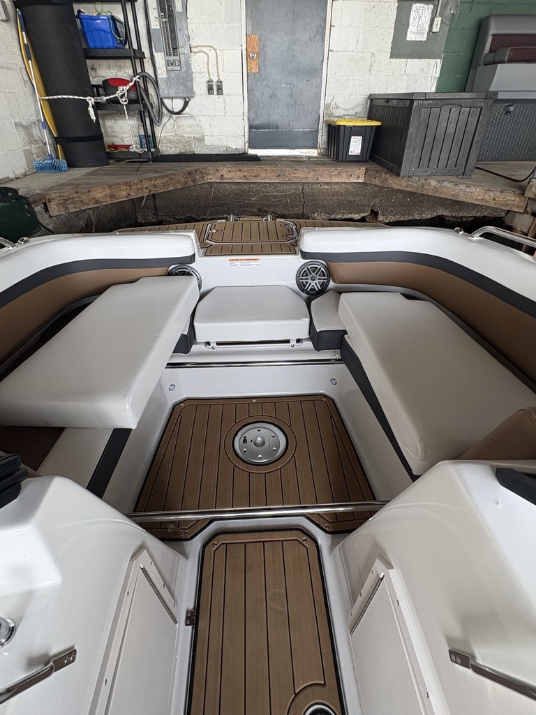 Starcraft SVX 230 IO Mercruiser 6.2L 300Hp