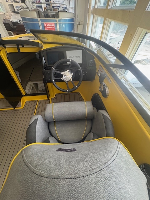 23 OCX Stingray 2025 Suzuki 300HP