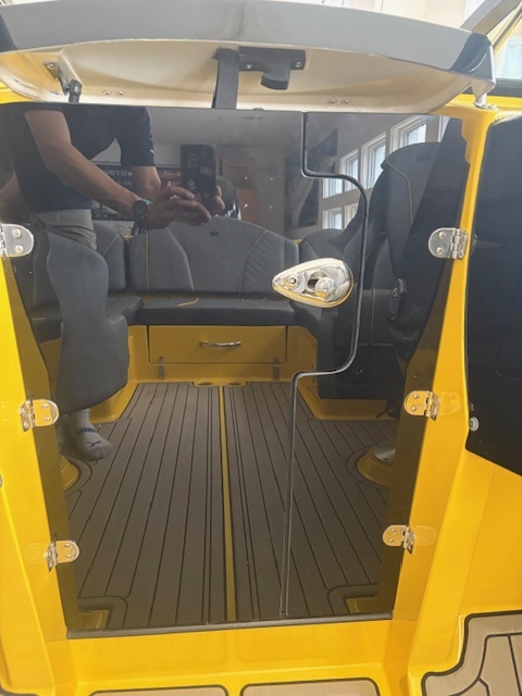 23 OCX Stingray 2025 Suzuki 300HP