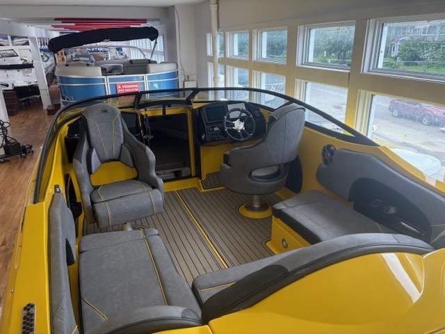 23 OCX Stingray 2025 Suzuki 300HP