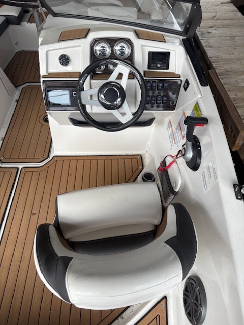 Starcraft SVX 210 IO 2023 Mercruiser 4.5L 250HP A1 