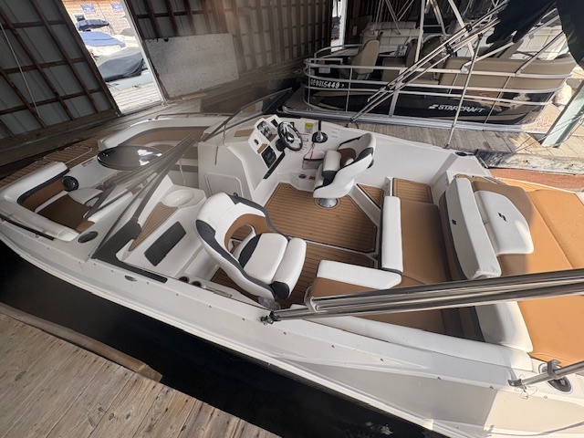Starcraft SVX 210 IO 2023 Mercruiser 4.5L 250HP A1 