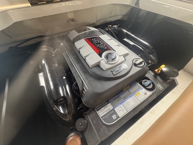 Starcraft SVX 210 IO 2023 Mercruiser 4.5L 250HP A1 