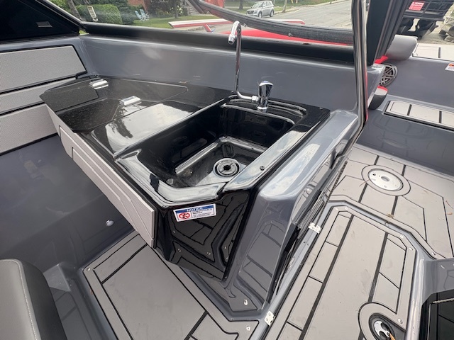Starcraft MVX IO SURF 2024 Mercruiser6.2L 300B