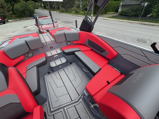 Starcraft MVX IO SURF 2024 Mercruiser6.2L 300B