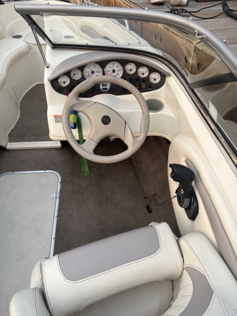 Stingray 195LX 2010 avec moteur Volvo Penta 4.3