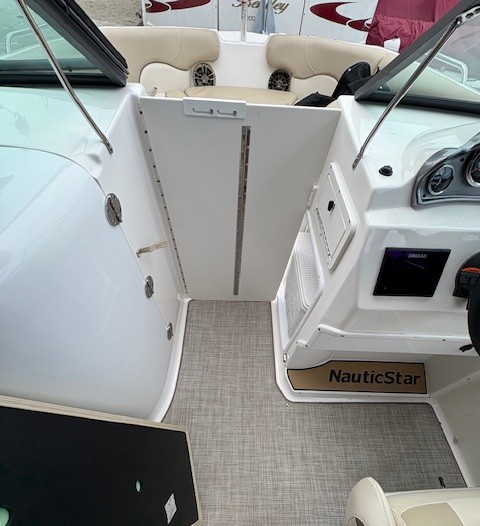 NauticStar 223DC