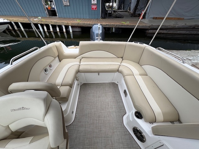 NauticStar 223DC