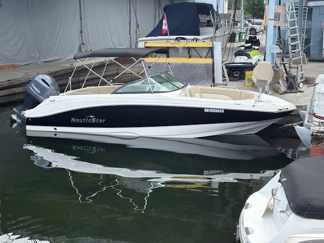 NauticStar 223DC