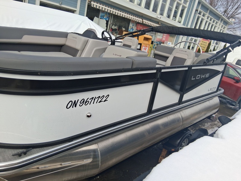 [Échange J. Valiant LWC02832C525] Pontoon Lowe LS 170 2025 with trailer