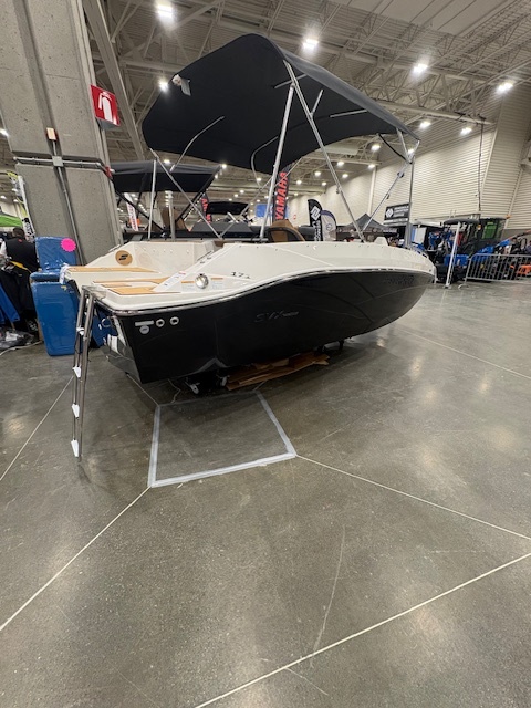 [SVX171OB onyx/bk (STR11201A626) NPKG] Starcraft SVX 171 2026 Mercury préconfiguré